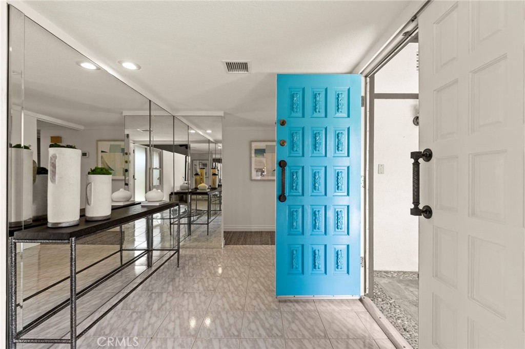 https://media.crmls.org/medias/a25f8d73-6960-4d49-b0f6-542d14bbba95.jpg?preset=X-Large