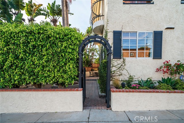 1119 9th Street, Hermosa Beach, California 90254, 5 Bedrooms Bedrooms, ,2 BathroomsBathrooms,Residential,Sold,9th,SB22164330