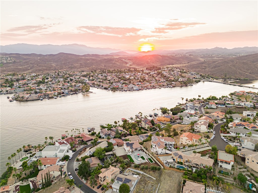 https://media.crmls.org/medias/a26011b7-3467-4530-9000-3836ae479643.jpg?preset=X-Large