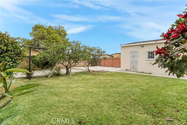 531 W Arbutus Street, Compton CA: https://media.crmls.org/medias/a2606dab-220a-49fa-a09a-86dfdd53b8ed.jpg
