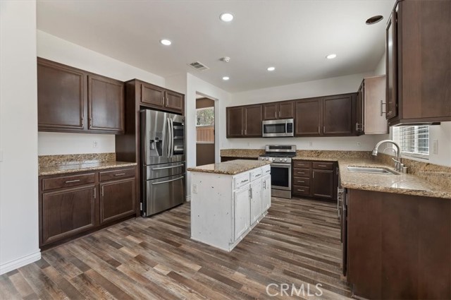 Detail Gallery Image 15 of 35 For 34073 Corktree, Lake Elsinore,  CA 92532 - 4 Beds | 2/1 Baths