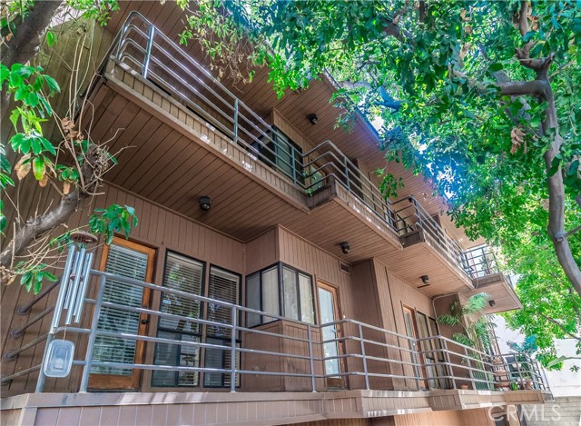 Detail Gallery Image 30 of 33 For 13236 Valleyheart #102,  Studio City,  CA 91604 - 2 Beds | 3 Baths