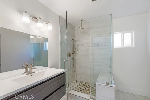 Detail Gallery Image 21 of 54 For 6015 Laurelgrove, North Hollywood,  CA 91606 - 5 Beds | 5 Baths
