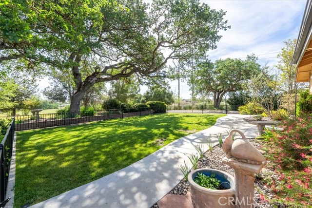 Detail Gallery Image 7 of 57 For 5685 Mustard Creek, Paso Robles,  CA 93446 - 3 Beds | 2 Baths