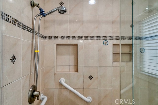 16619 Osborne Street, North Hills CA: https://media.crmls.org/medias/a26268c1-10c8-47a0-9ba2-07c0b03bef6d.jpg