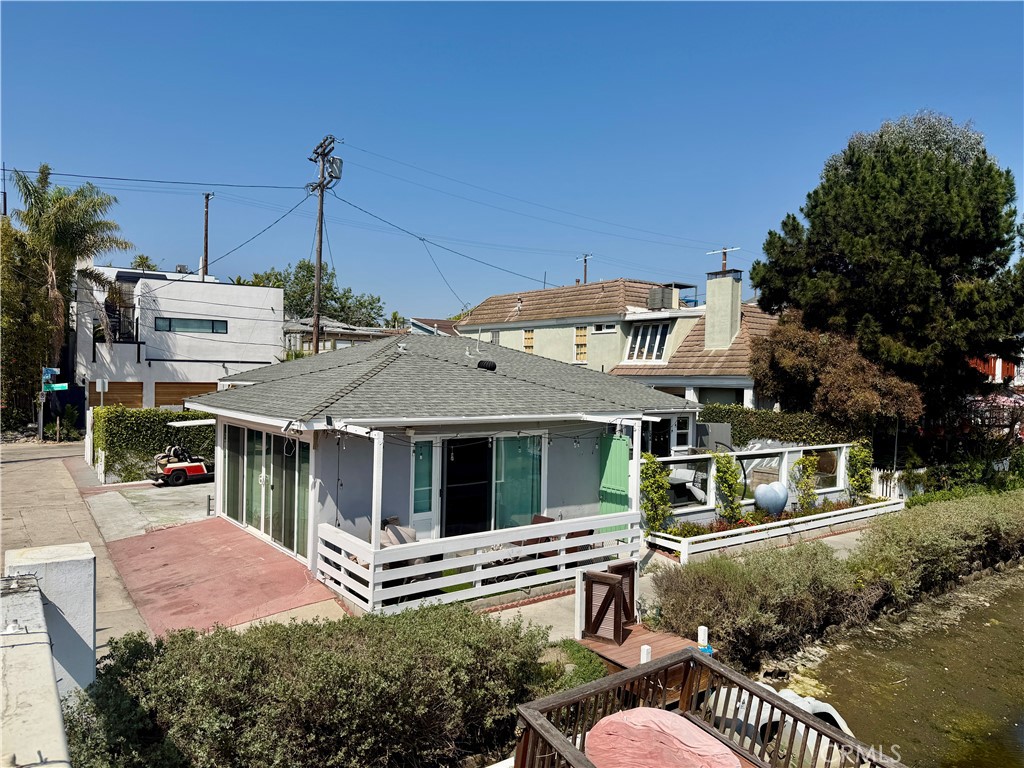 211 Carroll Canal