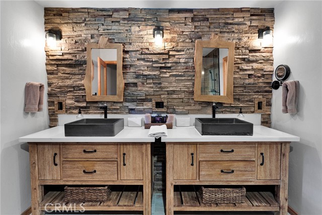 825 Grass Valley Road, Lake Arrowhead CA: https://media.crmls.org/medias/a26366dc-ea9d-4060-8d84-fd383dccef92.jpg