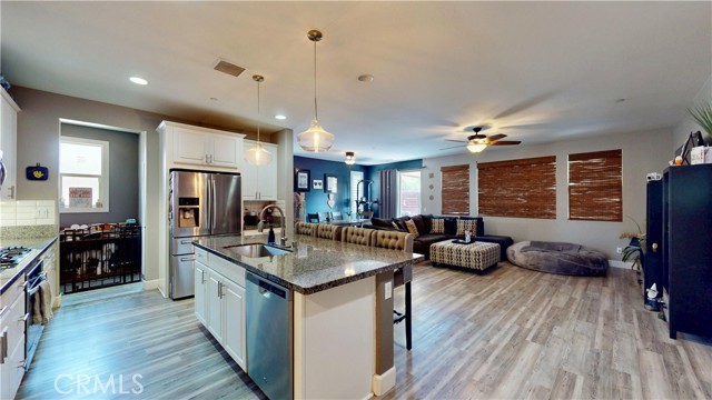 Detail Gallery Image 8 of 20 For 29121 Black Oak, Lake Elsinore,  CA 92530 - 3 Beds | 2 Baths