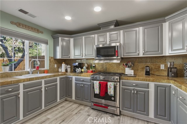 Detail Gallery Image 5 of 30 For 1201 W Donna, Merced,  CA 95348 - 4 Beds | 2/1 Baths