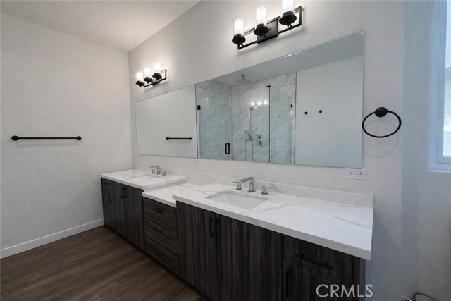 Detail Gallery Image 7 of 19 For 7105 N Dylan Ct, Reseda,  CA 91335 - 4 Beds | 3 Baths