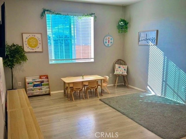 Detail Gallery Image 7 of 10 For 8883 Beacon Ave, Hesperia,  CA 92344 - 5 Beds | 2/1 Baths