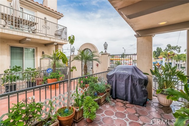 1725 Aviation Boulevard, Redondo Beach, California 90278, 3 Bedrooms Bedrooms, ,1 BathroomBathrooms,Residential,Sold,Aviation,SB17015538