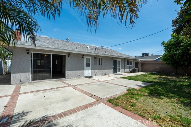 15251 Nottingham Lane, Huntington Beach CA: https://media.crmls.org/medias/a2690ac9-2776-425d-9fb1-2aacd5fac340.jpg