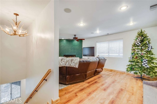 513 W Victoria Court, Lake Arrowhead CA: https://media.crmls.org/medias/a26a7839-5495-458c-93fd-d61cdc4293c9.jpg