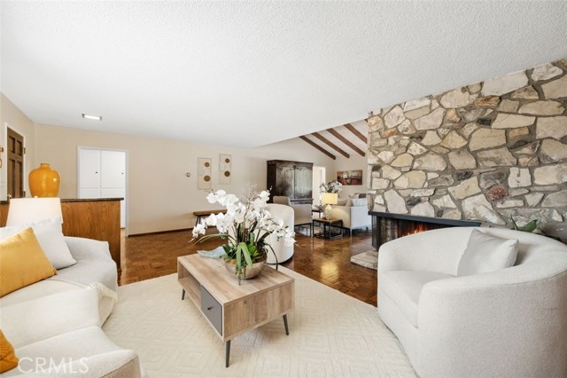 Detail Gallery Image 11 of 58 For 1315 Riviera Dr, Pasadena,  CA 91107 - 3 Beds | 2 Baths
