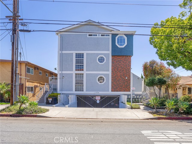 Detail Gallery Image 32 of 38 For 1706 Grismer Ave #211,  Burbank,  CA 91504 - 2 Beds | 3 Baths