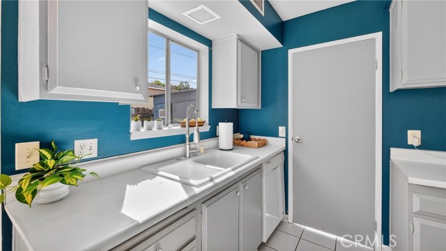 Detail Gallery Image 12 of 31 For 1800 W Gramercy #17,  Anaheim,  CA 92801 - 4 Beds | 2/1 Baths