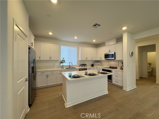 Detail Gallery Image 9 of 37 For 31379 Lolite Dr, Winchester,  CA 92596 - 3 Beds | 2/1 Baths