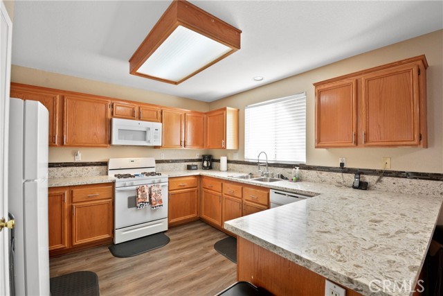 Detail Gallery Image 8 of 24 For 17049 La Vesu Rd., Fontana,  CA 92337 - 4 Beds | 2/1 Baths