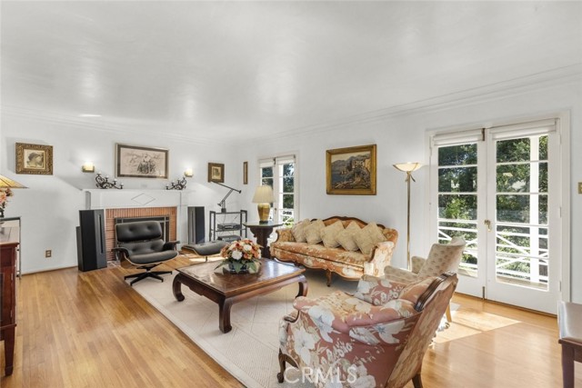 Detail Gallery Image 5 of 54 For 1815 Las Flores Dr, Glendale,  CA 91207 - 4 Beds | 3 Baths