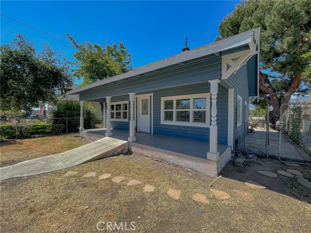 Detail Gallery Image 1 of 32 For 211 E Colton Ave, Redlands,  CA 92374 - 3 Beds | 2 Baths