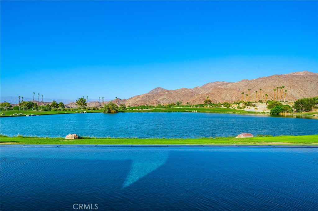 https://media.crmls.org/medias/a2707418-ad1b-414f-9d36-f64caaa94c5a.jpg?preset=X-Large