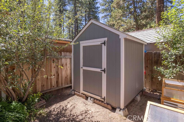 Detail Gallery Image 35 of 43 For 945 Tinker Bell Ave, Big Bear City,  CA 92314 - 3 Beds | 2 Baths