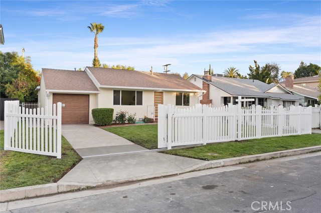 Detail Gallery Image 3 of 31 For 4534 Lennox, Sherman Oaks,  CA 91423 - 3 Beds | 2 Baths