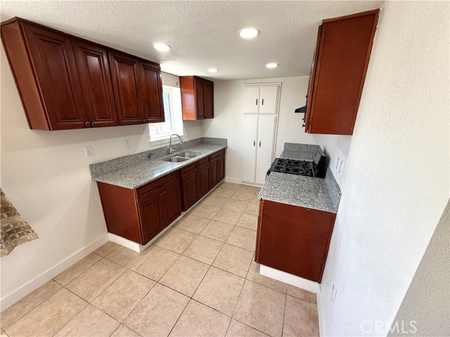 Detail Gallery Image 8 of 17 For 1011 Manzanita, Barstow,  CA 92311 - 3 Beds | 2 Baths