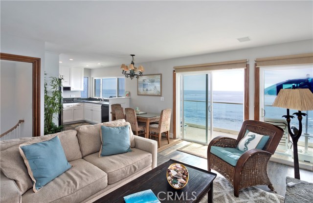 Detail Gallery Image 2 of 20 For 1249 Ocean Front #C,  Laguna Beach,  CA 92651 - 3 Beds | 2 Baths