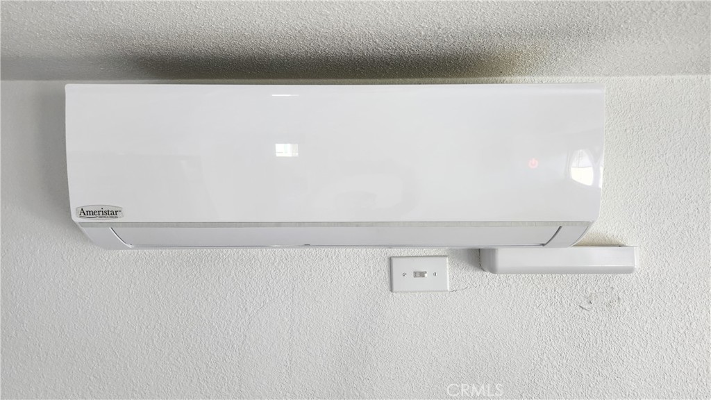 https://media.crmls.org/medias/a2741ab9-7085-4ca6-b03d-25b7c828fea7.jpg?preset=X-Large