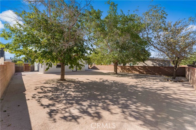 44008 Hoban Avenue, Lancaster CA: https://media.crmls.org/medias/a2761e2d-36fa-4deb-8f18-87e19e57fd78.jpg