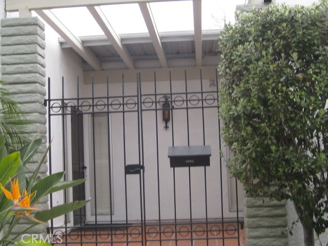 2281 Via Mariposa W A Laguna Woods, California SINGLE STORY UNIT NO ONE ABOUT OR BELOW, NO STEPS and end unit. CORDOBA model has 2 bedrooms and 2 bathrooms. A private gate entrance Light and bright spacious home that is move-in-ready. The kitchen features granite counters, tile flooring, built in microwave, dishwasher, refrigerator. Living room has smooth ceiling. Ceiling fan in each room.
The two bedrooms are a generous with abundant closet space. Stackable Washer and Dryer inside the unit. Carpets flooring through out the home except the kitchen and two bathrooms with tile. There are also two tiled patios : one in entry and one patio of living room with closet. Close to carport. Great location walking distance to clubhouse #4.