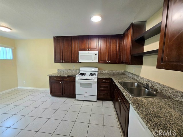 Detail Gallery Image 9 of 17 For 308 N Camellia Ave #B,  Ontario,  CA 91762 - 2 Beds | 1/1 Baths
