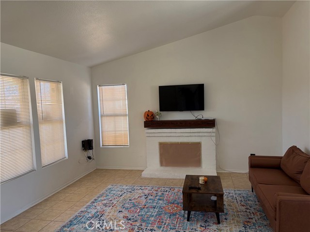14827 Kimberly Street, Adelanto CA: https://media.crmls.org/medias/a27706a0-27a5-4a52-873e-25ef40660f65.jpg