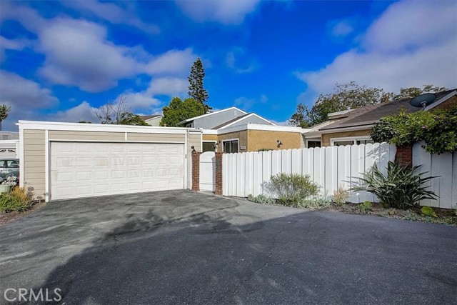 Detail Gallery Image 2 of 32 For 24086 Avenida Corona #34,  Dana Point,  CA 92629 - 4 Beds | 2/1 Baths