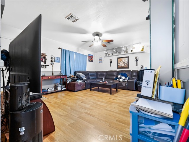 Detail Gallery Image 10 of 27 For 24058 Atwood Ave, Moreno Valley,  CA 92553 - 2 Beds | 1/1 Baths