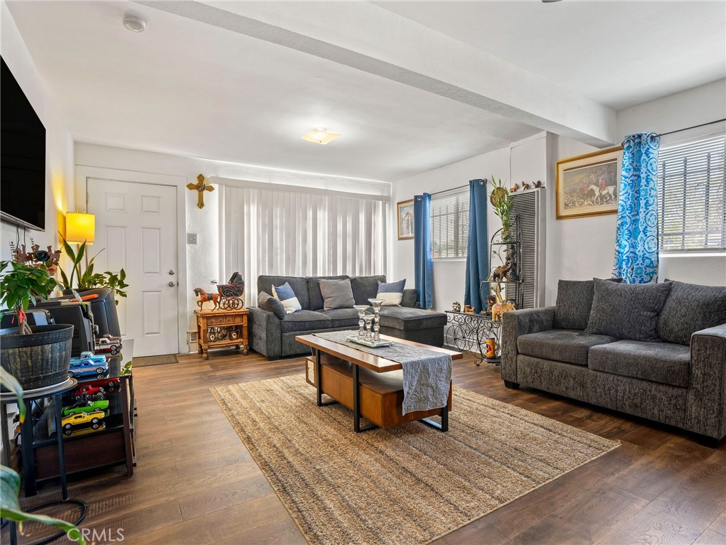 https://media.crmls.org/medias/a2784028-cd09-4b9b-98ef-e1f45f176d03.jpg?preset=X-Large