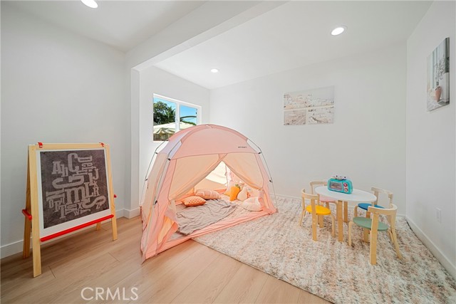 3211 W Jeffries Avenue, Burbank CA: https://media.crmls.org/medias/a2785408-42d1-4a33-98e8-6edfa68405de.jpg