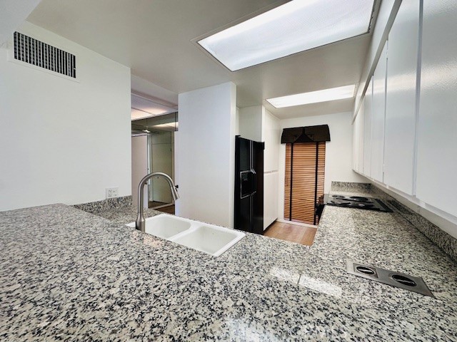 Detail Gallery Image 8 of 31 For 6229 Nw Marina Pacifica Dr, Long Beach,  CA 90803 - 2 Beds | 2/1 Baths