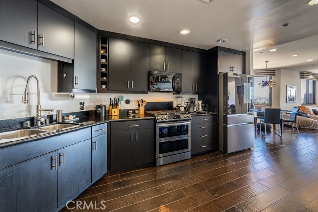 Detail Gallery Image 3 of 11 For 10560 Wilshire Bld #1706,  Los Angeles,  CA 90024 - 1 Beds | 1/1 Baths