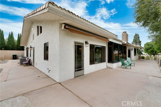 17849 Pebble Beach Drive, Victorville CA: https://media.crmls.org/medias/a27a41cc-d226-4c86-be90-1633d5c320dd.jpg