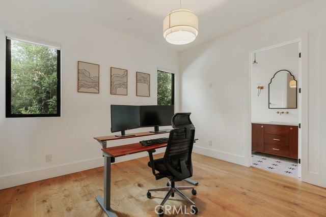 5142 Brynhurst Avenue, Los Angeles CA: https://media.crmls.org/medias/a27ac3b4-fc97-453e-b996-e5c7b86ae9c2.jpg