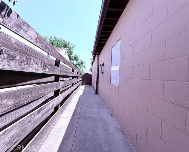 9929 Saticoy Street, Burbank CA: https://media.crmls.org/medias/a27b02aa-9eb7-41dc-8d64-c87e3e1889e4.jpg