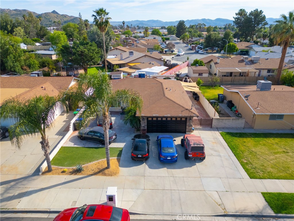 221 W Whittier Avenue