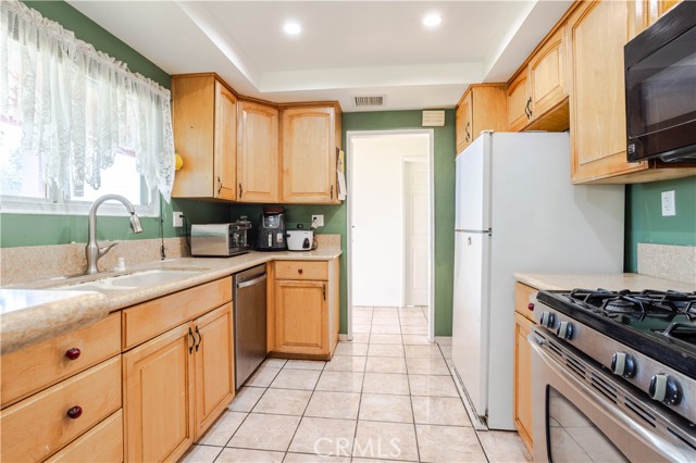 Detail Gallery Image 8 of 24 For 12446 Herrick, Sylmar,  CA 91342 - 6 Beds | 3 Baths