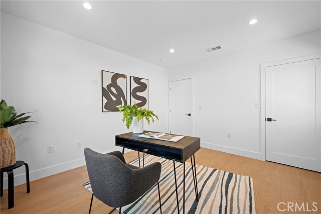 Detail Gallery Image 17 of 25 For 1317 N California St, Burbank,  CA 91505 - 3 Beds | 3 Baths