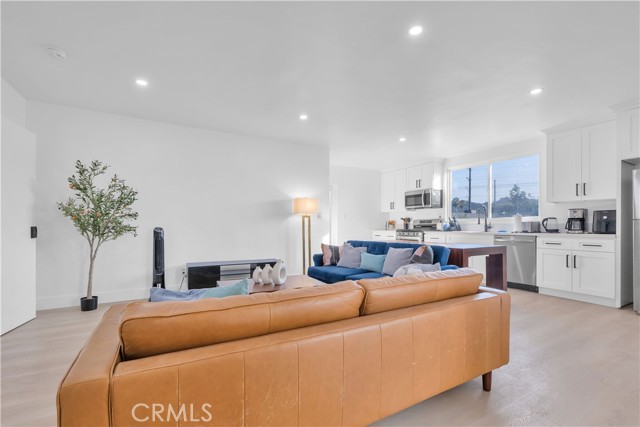 Detail Gallery Image 10 of 36 For 3115 Arvia St 1b,  Los Angeles,  CA 90065 - 5 Beds | 2 Baths