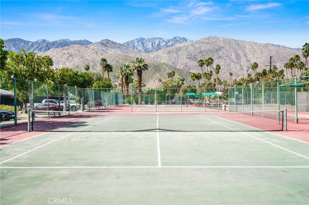 https://media.crmls.org/medias/a27d52d4-c121-4103-ae6e-86238c0b6873.jpg?preset=X-Large
