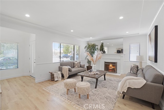 Detail Gallery Image 2 of 17 For 3636 Gardenia Ave, Long Beach,  CA 90807 - 4 Beds | 4 Baths